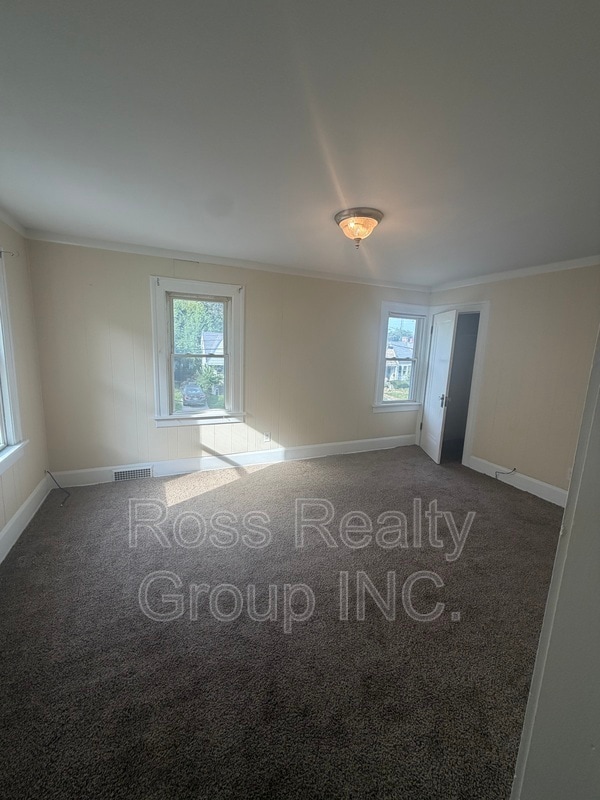 1725 Mansfield Rd Unit Upstairs