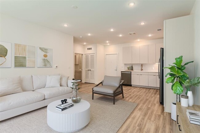 Building Photo - 4802 S Congress Ave Unit 221