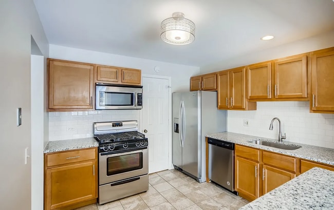 Building Photo - 206 Dublin Ln Unit V2
