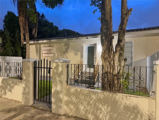 Photo - 1500 SW 10th St