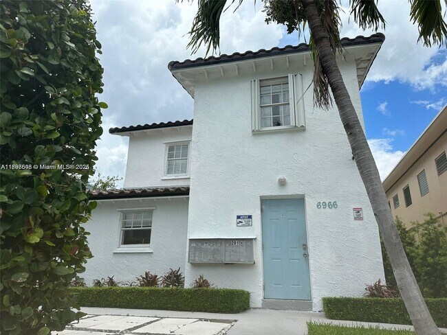 Photo - 6966 Byron Ave Unidad 101
