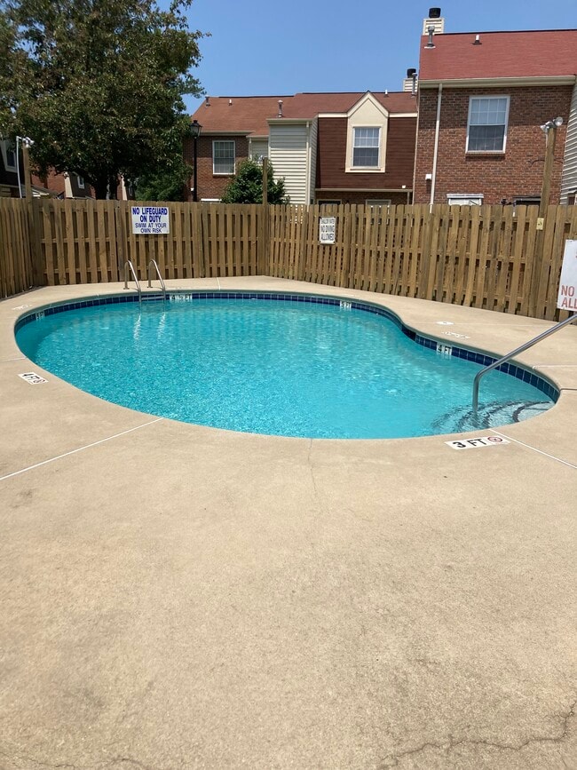 Community pool! - 940 Glenn St Townhome