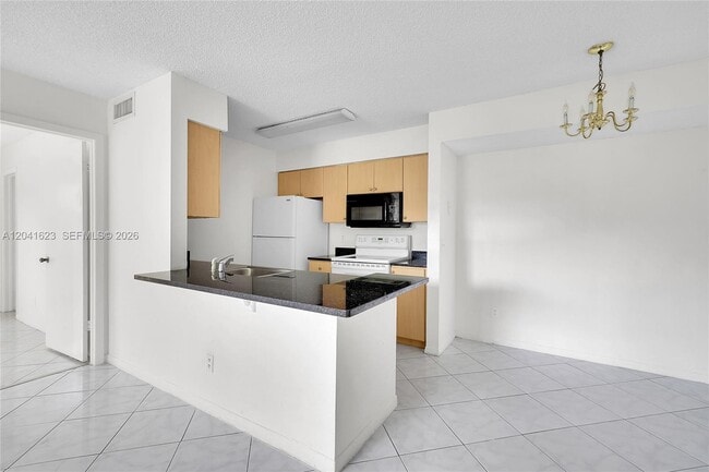 Photo - 755 NW 104th Ave Unidad 104