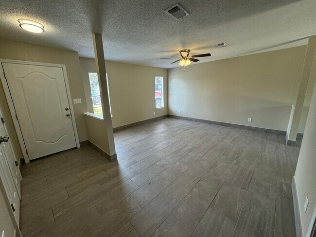 Photo - Pensacola - Carlisle - 3 Bedroom, 2 Bathroom