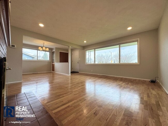 Photo - Charming 3 Bedroom Rambler in North Tacoma!