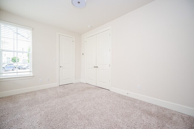 Photo - 9546 London Bridge Station