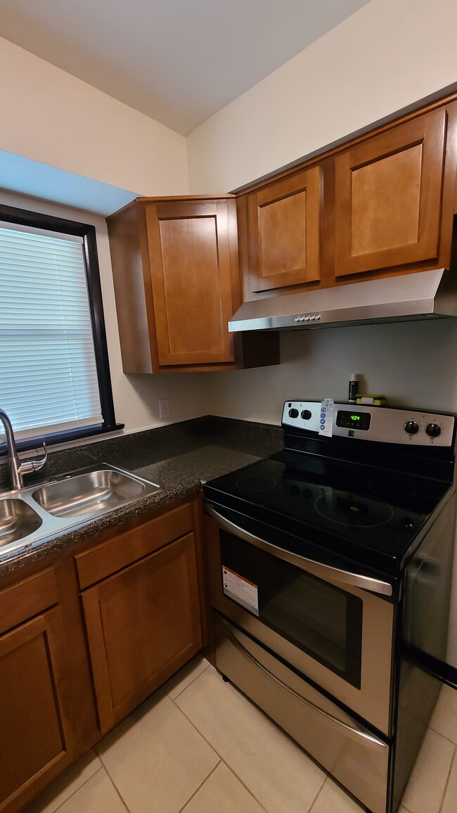 Photo - 303 Woodview Ave Unit 303 Woodview Ave