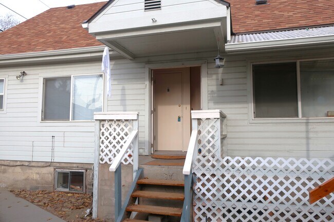 Building Photo - 412 Yakima St Unit B Rental