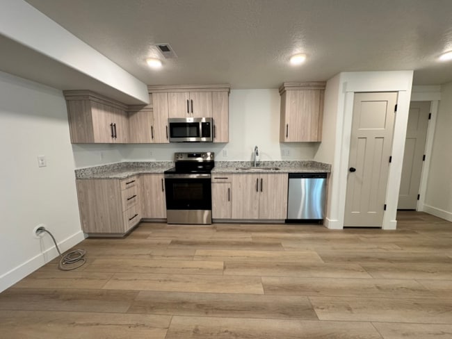 Photo - 892 E 550 S House