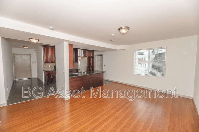 Photo - 1459 MacArthur Blvd Unit 31
