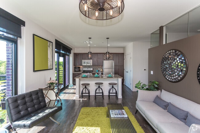 1BR, 1BA - 701 SF
