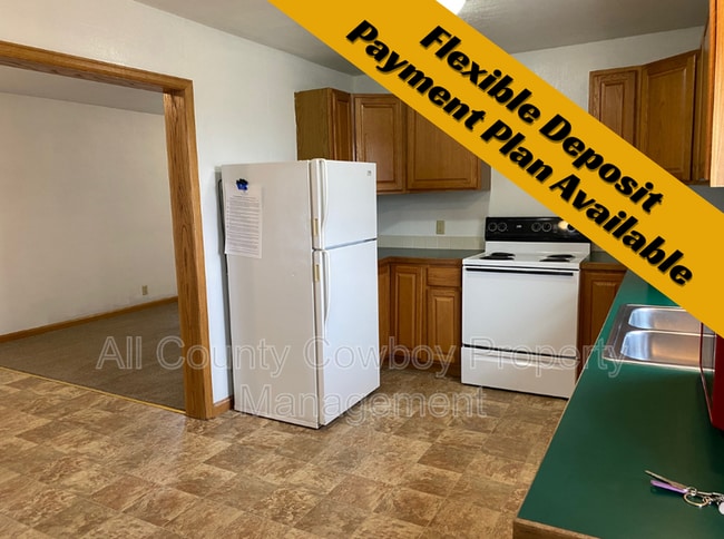 Building Photo - 1557 W Jefferson St Unit Apt. A