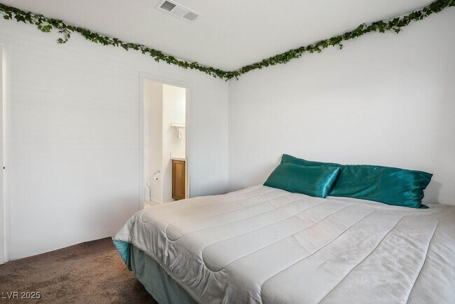 Building Photo - 611 Sedum Ave. Rental