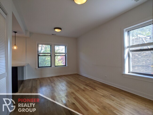 Photo - 2205 W Eastwood Ave Unit 2e