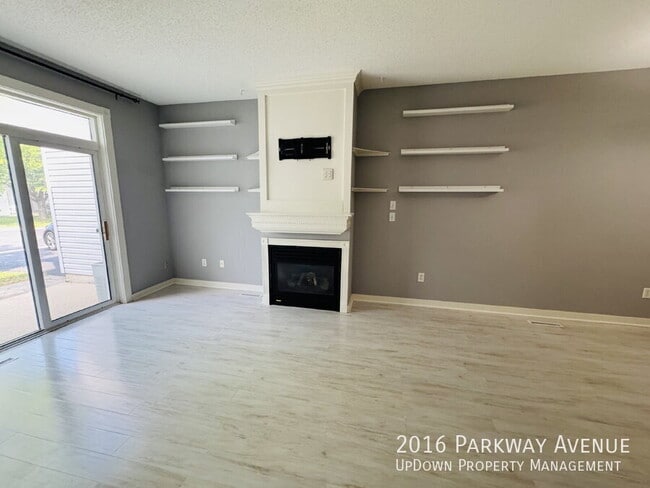 Photo - 2016 Parkway Ave
