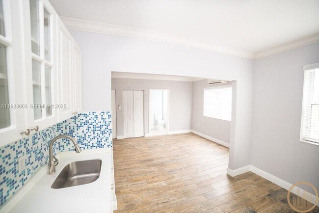 Photo - 53 NE 49th St Unit 1A