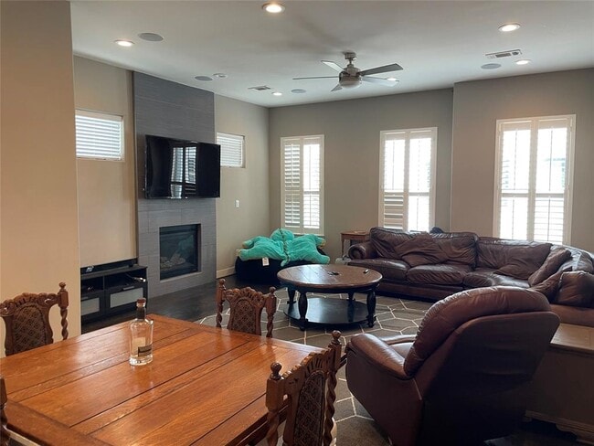 Photo - 2911 Blodgett St Condo