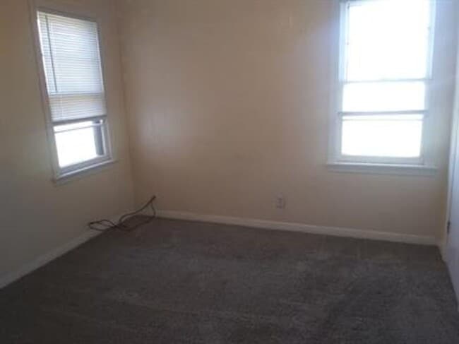 Photo - 305 N Belleview St