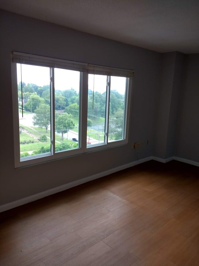 Building Photo - 1600 Park Cir Unit 905 Rental