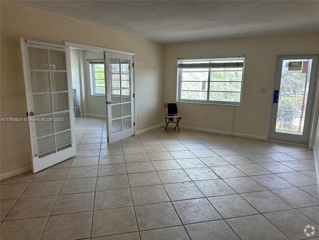 Building Photo - 1130 11th St Unit 3H Rental
