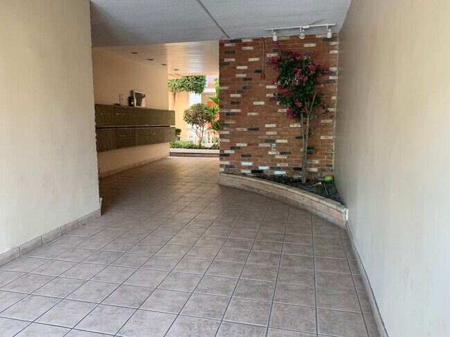 Lobby/Mailroom