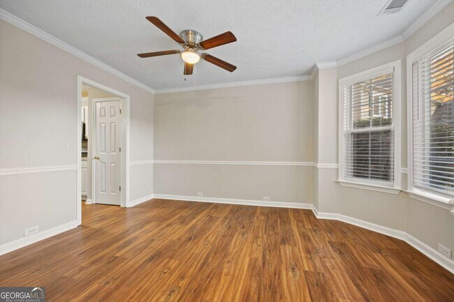 Photo - 2339 Leacroft Way