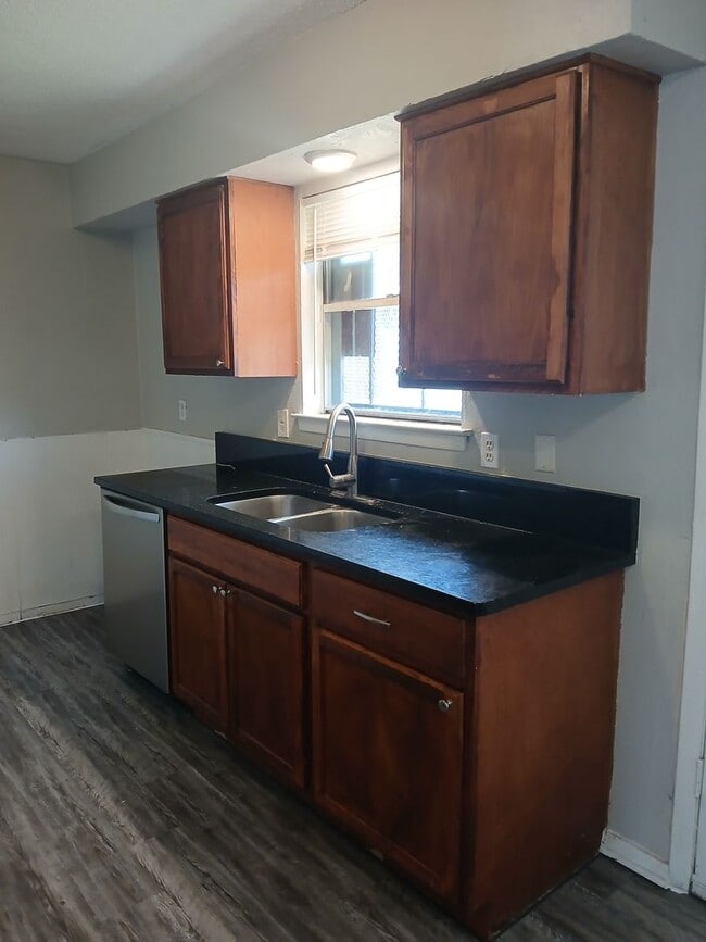 Photo - 3 Bedrooms, 1.5 Bathrooms, 1 Car Garage Ne...
