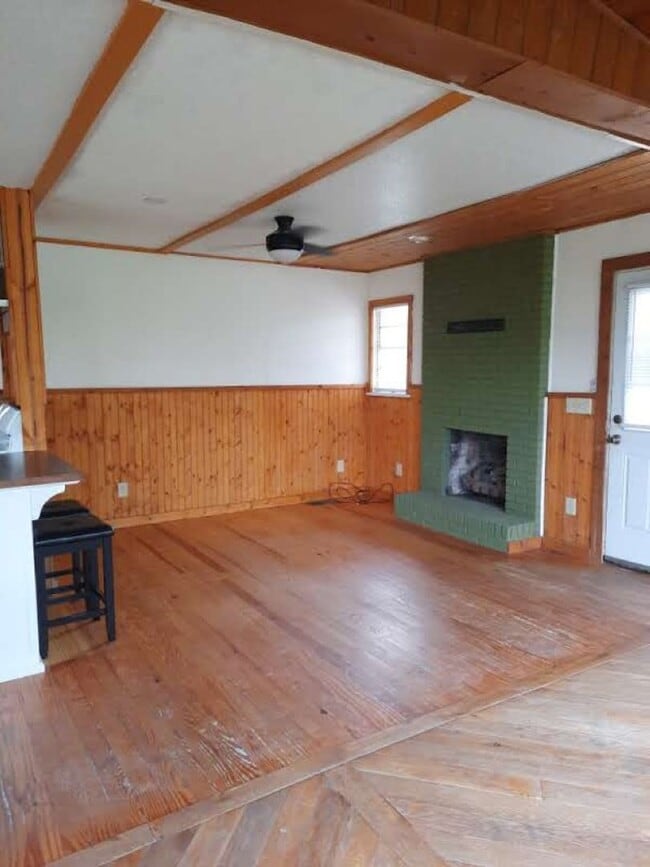 Photo - $1,500 - 2 Bedroom 1.5 Bathroom Cottage on...