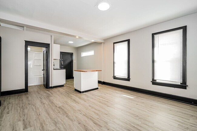 Photo - 98-100 N Hague Ave Unit 100