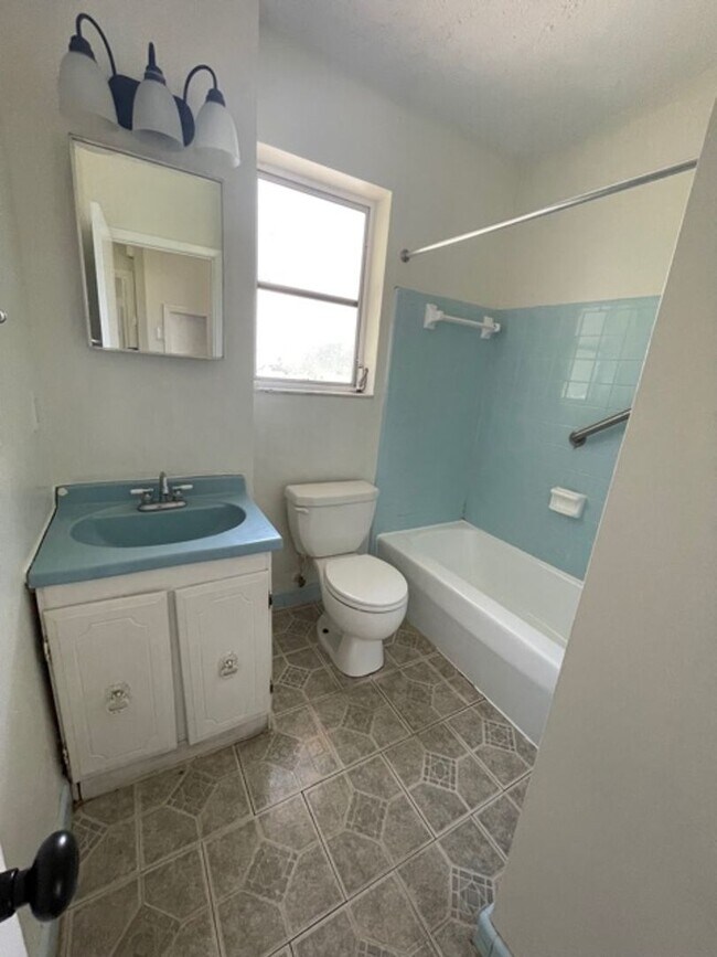 Photo - 2 Bed 1 Bath Home | Pet Friendly | Washer ...