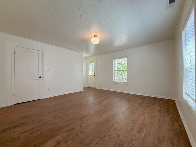 Photo - 405 N 4th St