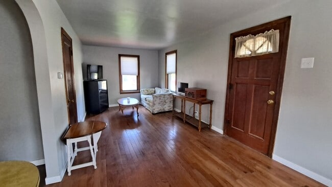 Photo - 310 N La Salle Ave
