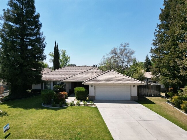 Building Photo - Charming 3-Bedroom Home in North Campus Park