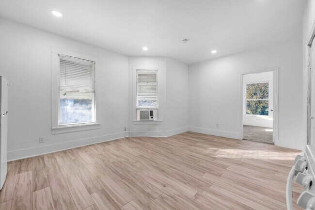 Photo - 526 W Munson St Unit 03