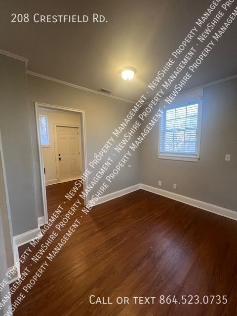 Photo - 208 Crestfield Rd