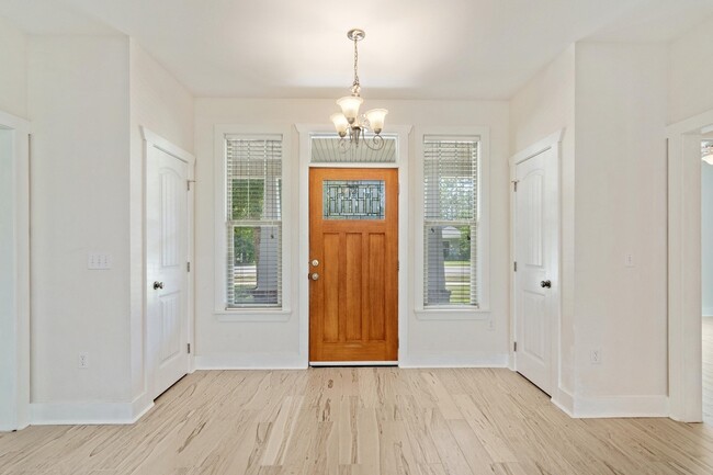 Photo - 113 Perimeter Pl