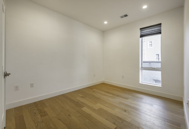 Photo - 946 Saratoga St