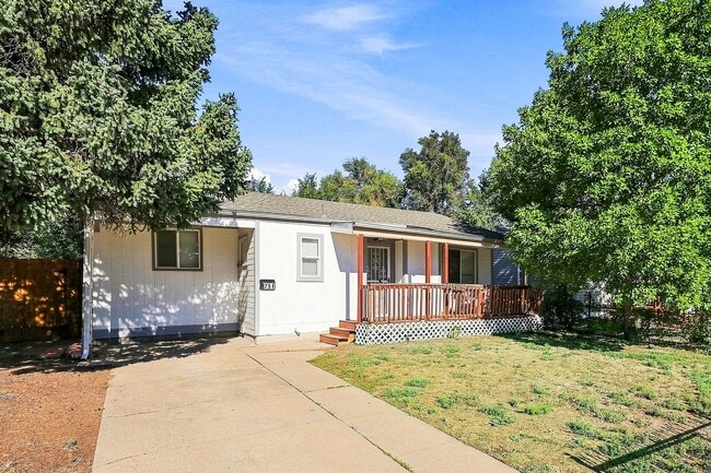 751 N Raleigh St