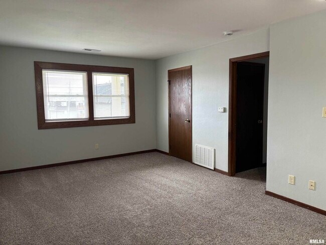 Photo - 1320 E 38th St