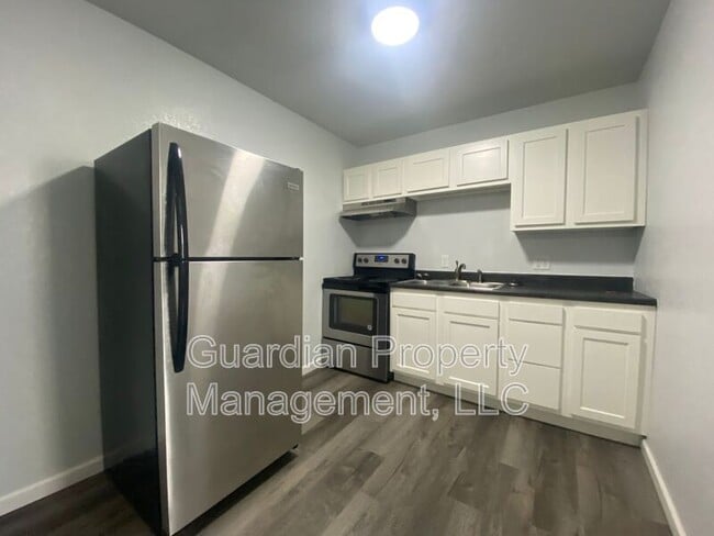 Building Photo - 123.5 N Main St