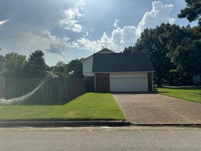 Photo - 339 Oakleigh Dr