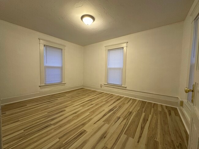 Photo - 35 Walker St