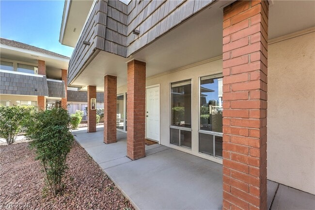 Building Photo - 714 Oakmont Ave Unit 1101
