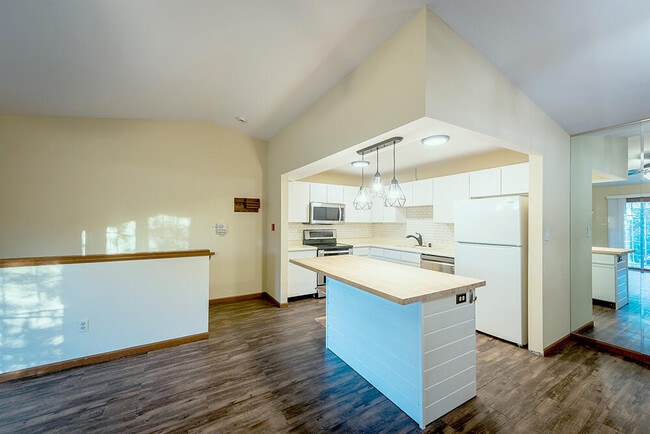 Photo - 6920 Mariner Dr