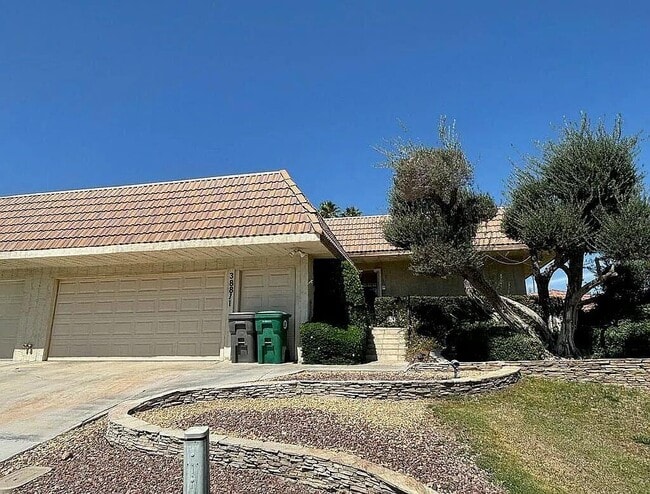 Photo - 38811 Tandika Trail N