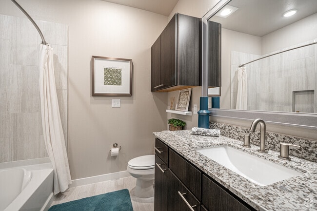 1BR, 1BA - 796SF