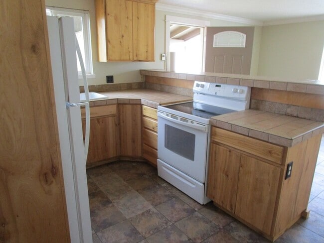 Photo - 1 Bedroom Unit with Gate Privacy - All Utilities Provided, Including Yard Care and Internet!