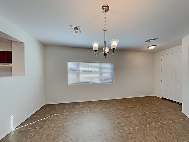 Photo - 868 Basswood Ave