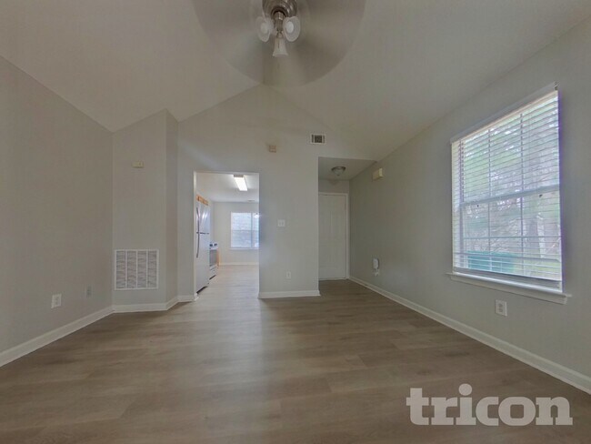 Photo - 1049 Charlbury Pl