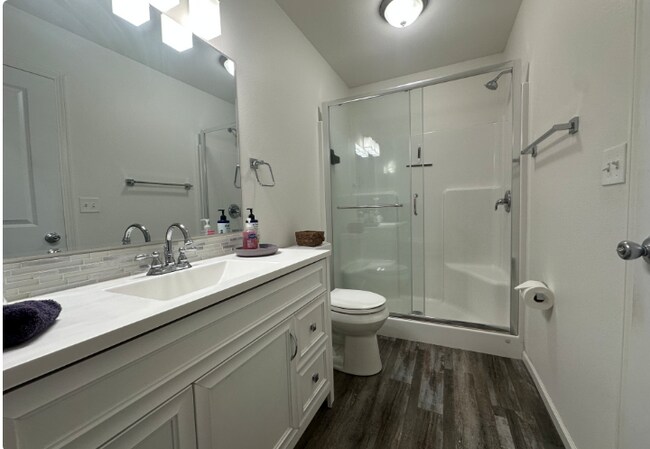 Photo - 1863 Willow Ave